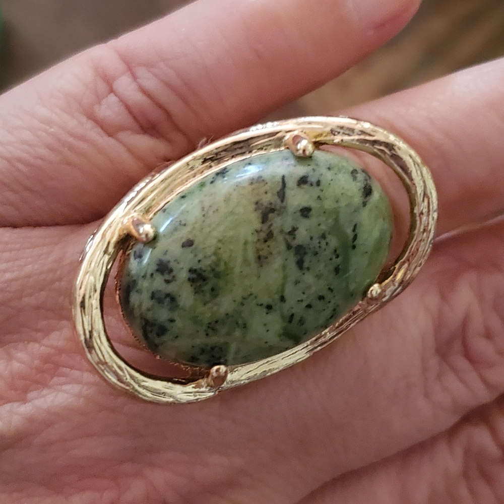 M+S Oval Jasper Cabochon Textured Gold Tone Statement Ring Size 6 - Picture 8 of 12